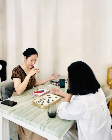 Một buổi làm việc tại Mật Phẩm Linh Dzi