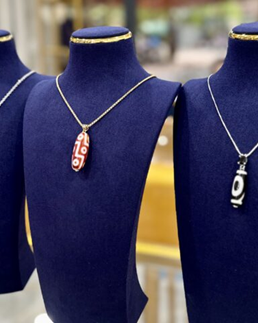 Đá Dzi & Trang Sức Hiện Đại: Khi Vẻ Đẹp Truyền Thống Hòa Quyện Cùng Nét Phong...