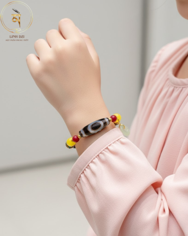Trẻ em có nên đeo Dzi không? Ba mẹ cần lưu ý điều gì khi cho trẻ đeo Dzi