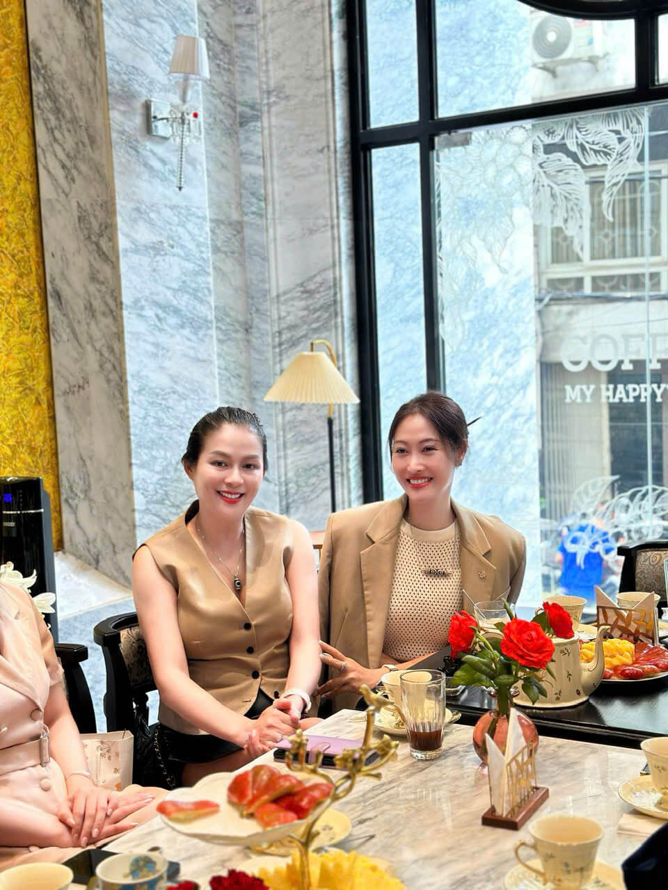 Chị Ly đeo Dzi Tây Tạng của Mật Phẩm Linh Dzi