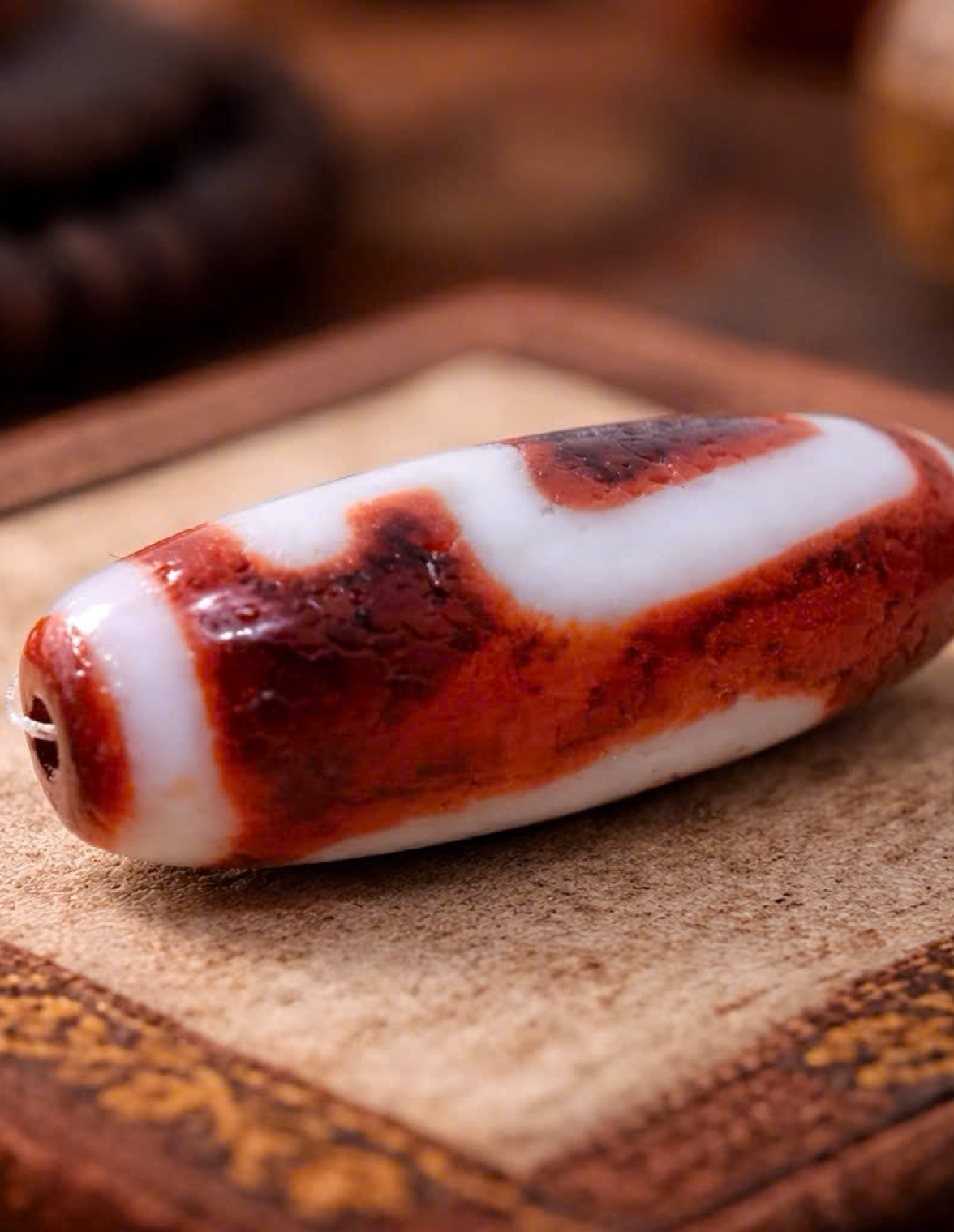 Dzi Bảo Bình mang ý nghĩa tích luỹ và giữ tài lộc, nuôi dưỡng năng lượng bên trong, gia tăng phúc khí